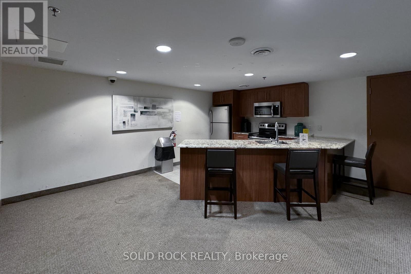 502 - 242 Rideau Street