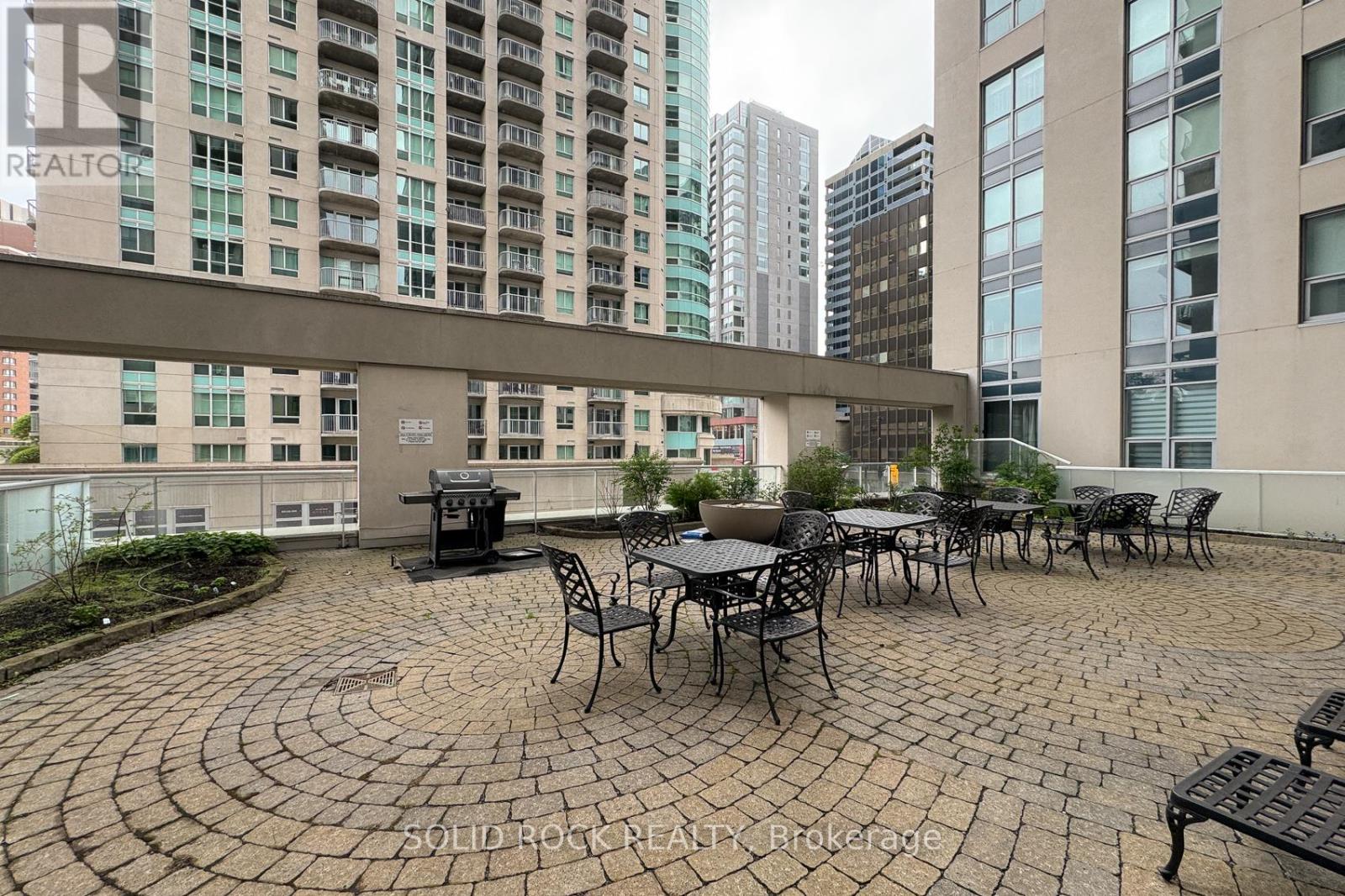 502 - 242 Rideau Street