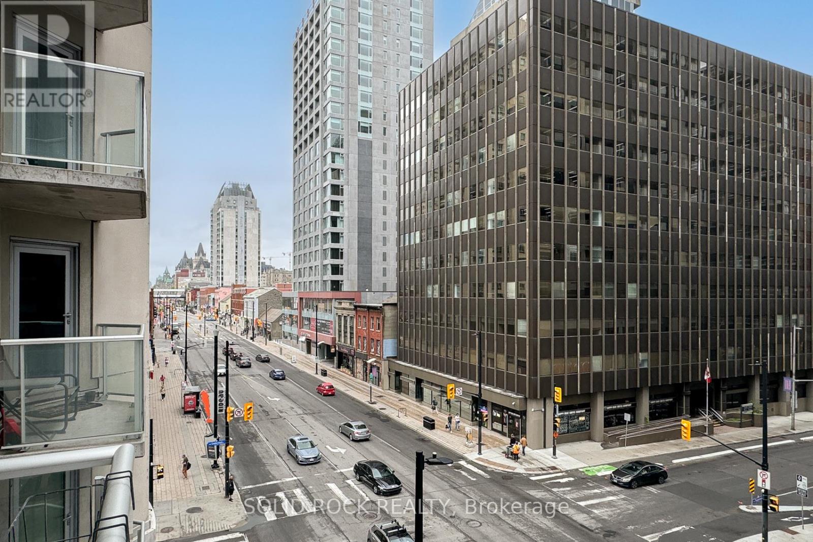 502 - 242 Rideau Street