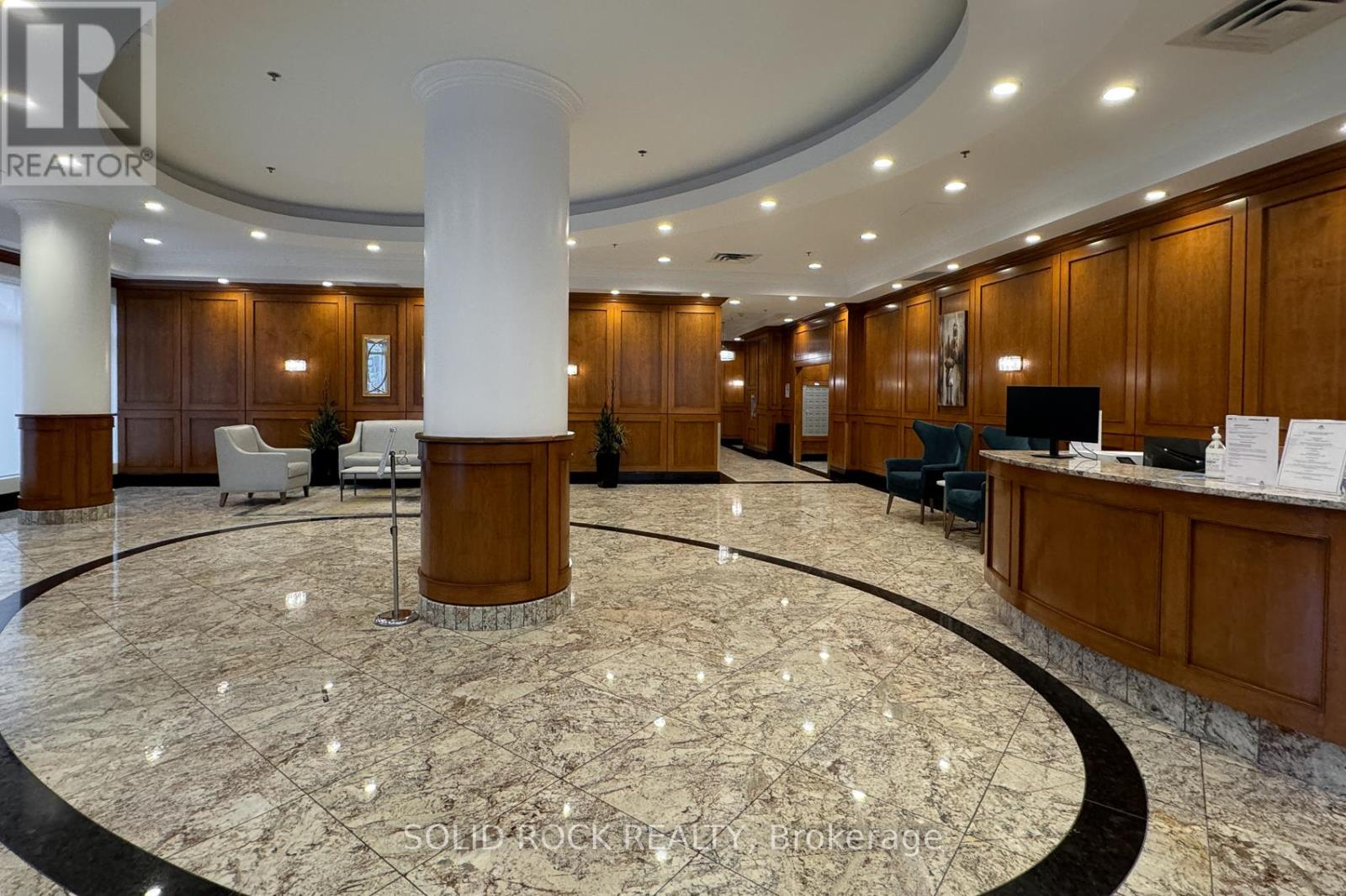 502 - 242 Rideau Street