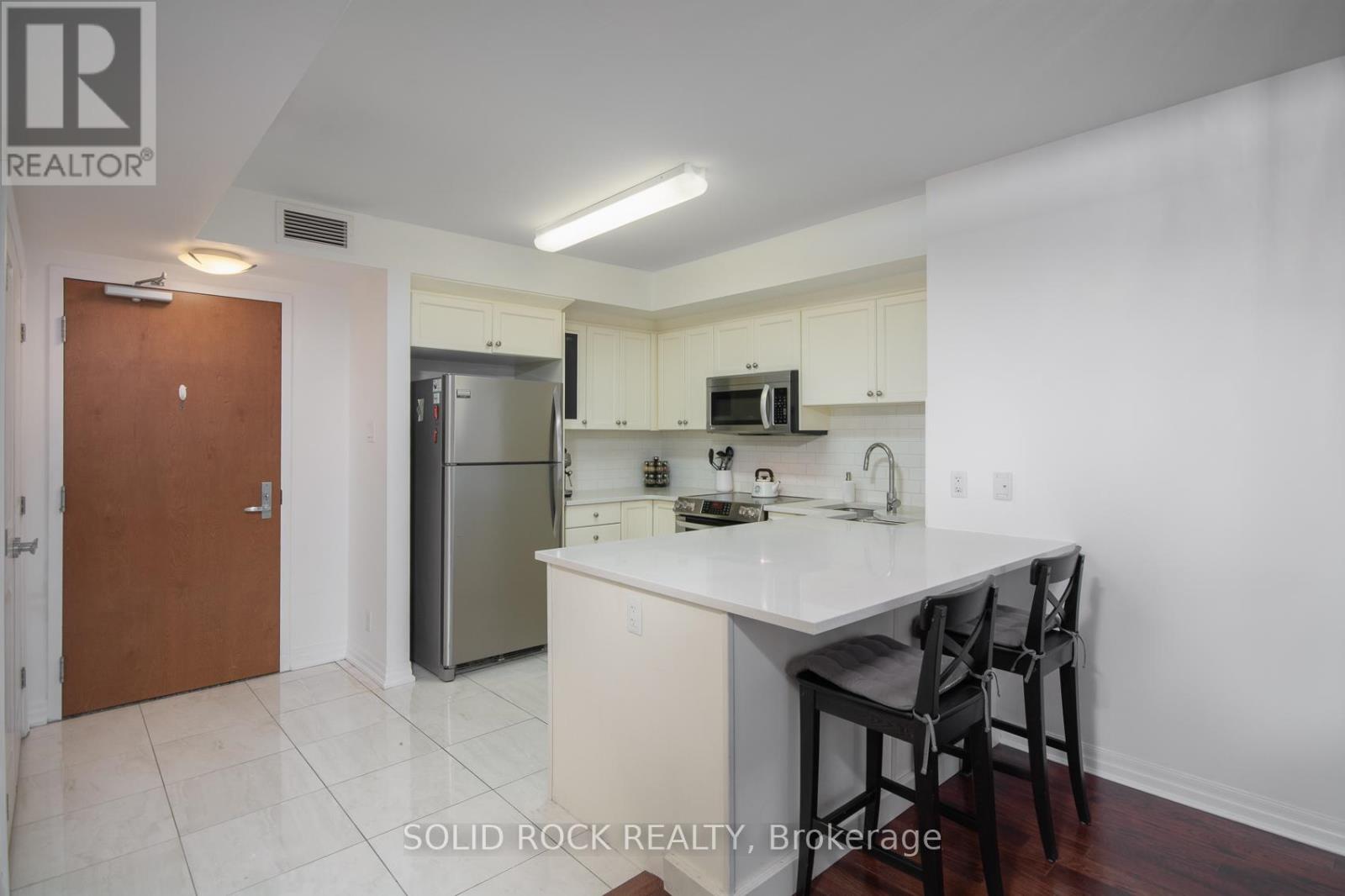 502 - 242 Rideau Street