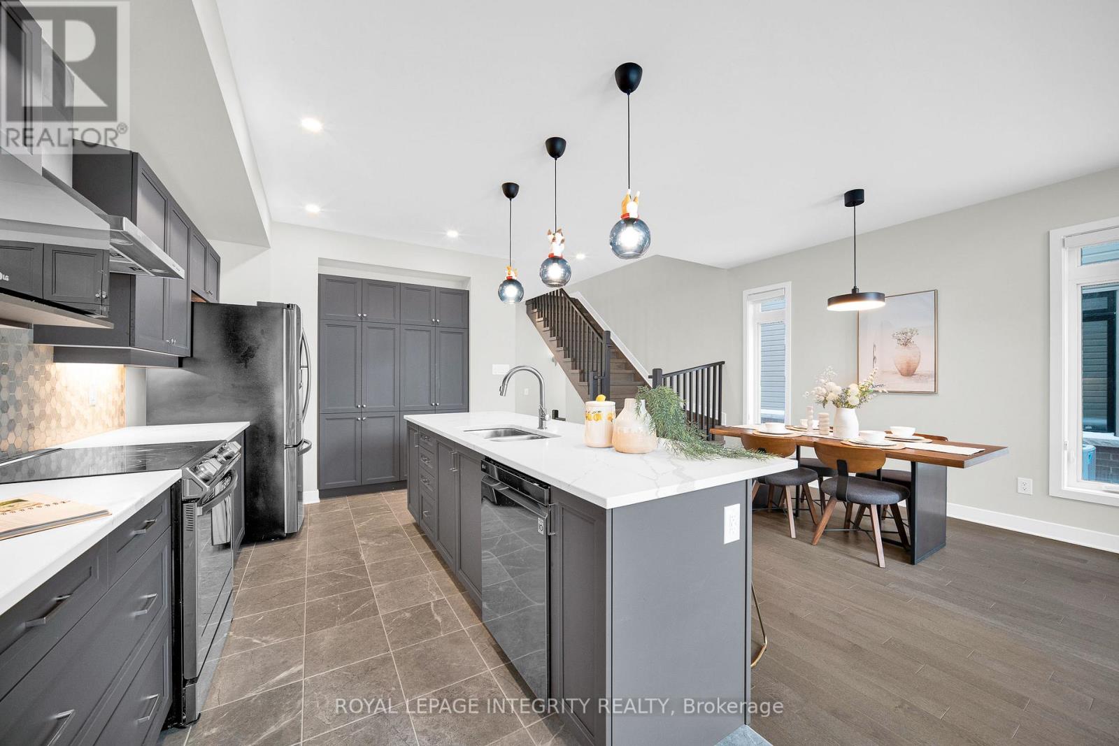 1078 Lunar Glow Crescent