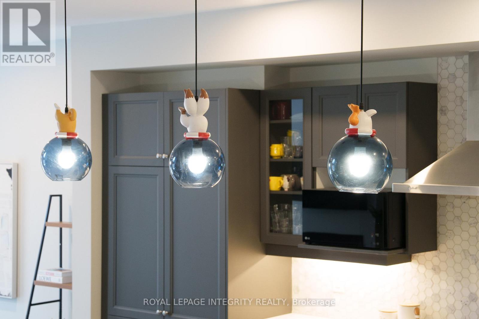 1078 Lunar Glow Crescent