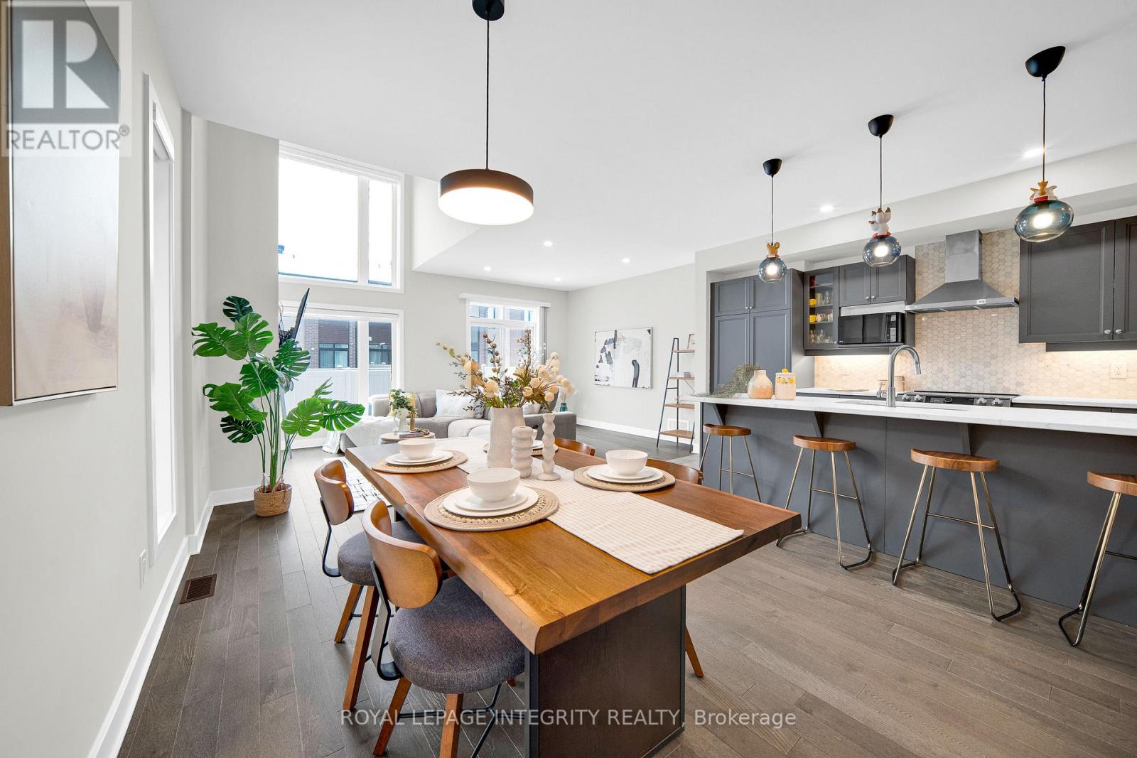 1078 Lunar Glow Crescent