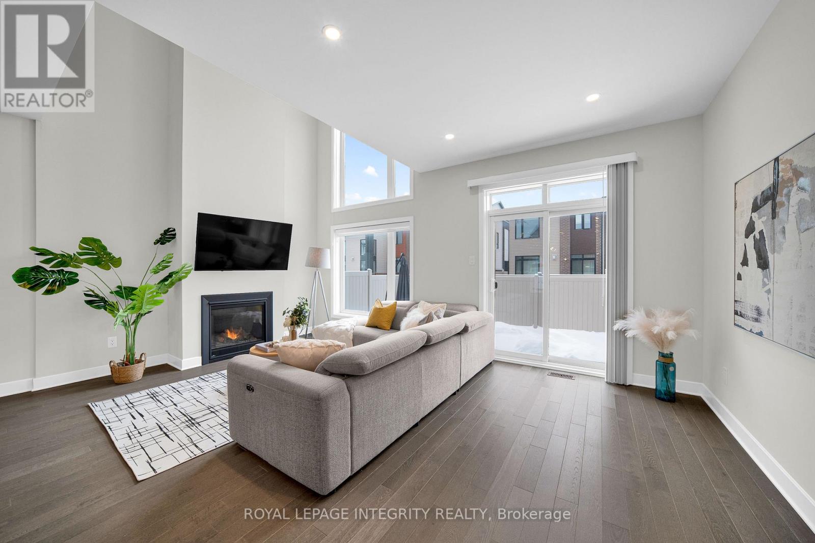 1078 Lunar Glow Crescent