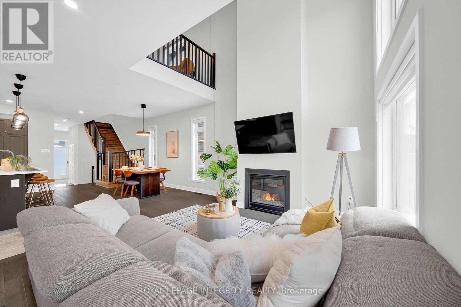 1078 Lunar Glow Crescent