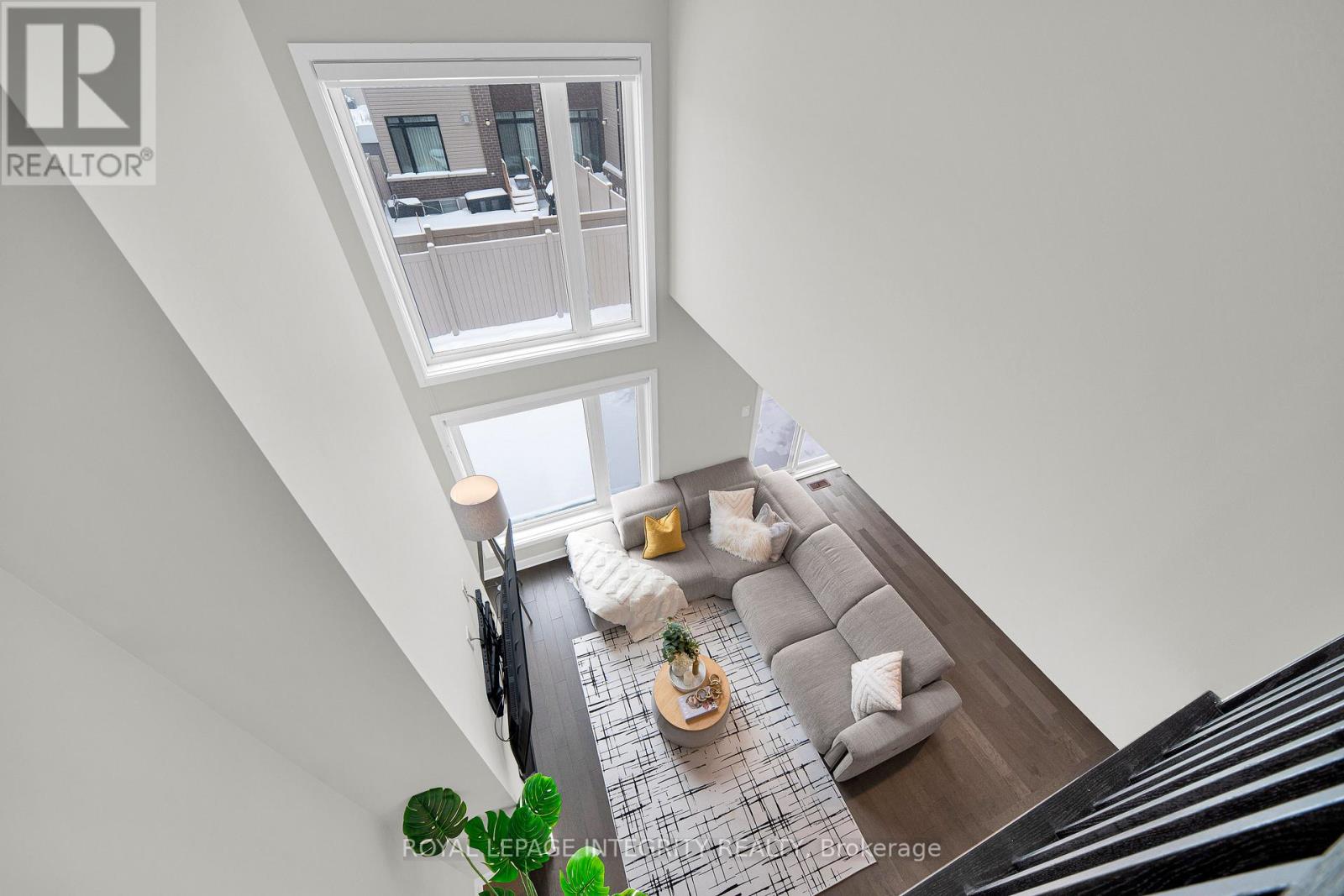 1078 Lunar Glow Crescent