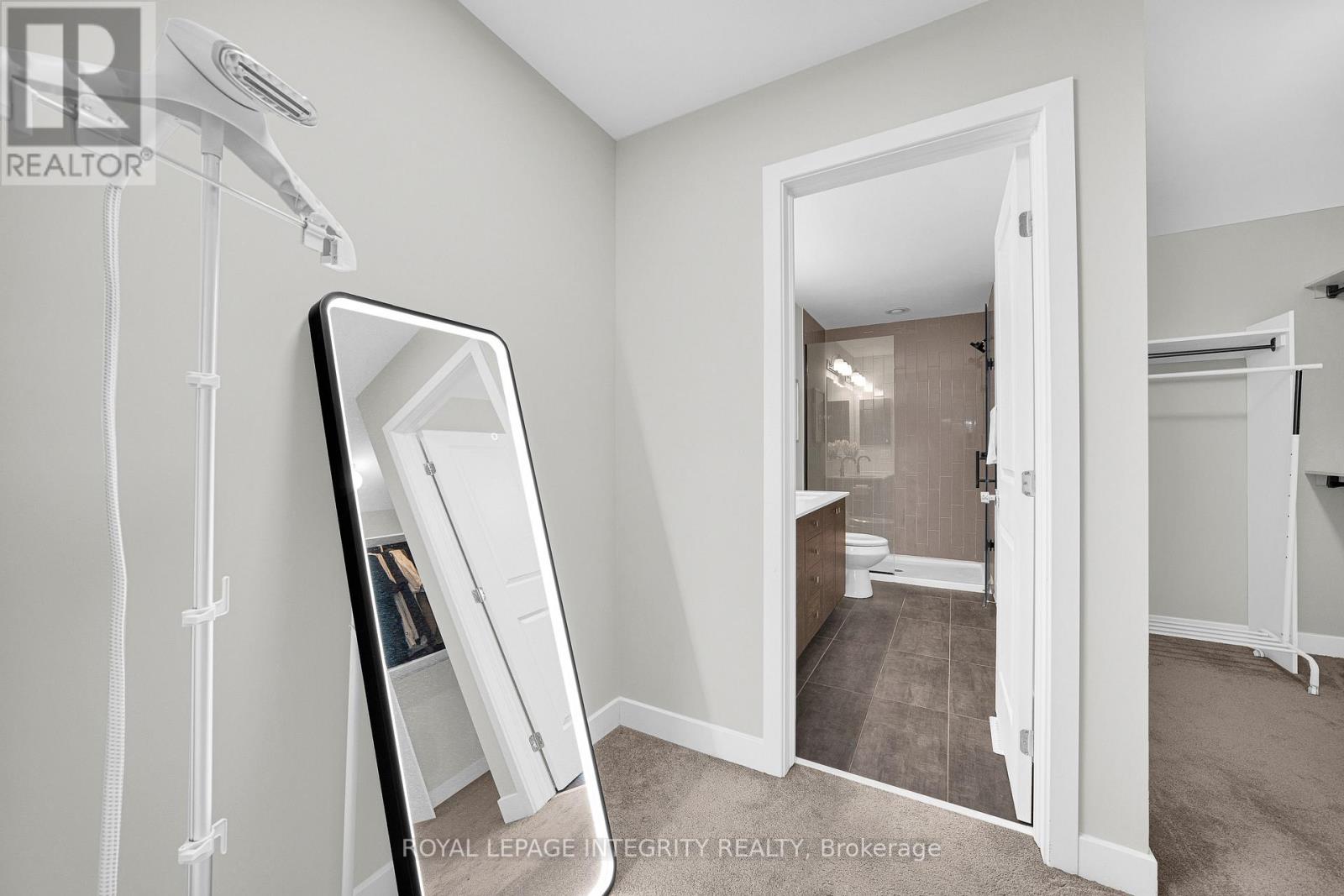 1078 Lunar Glow Crescent