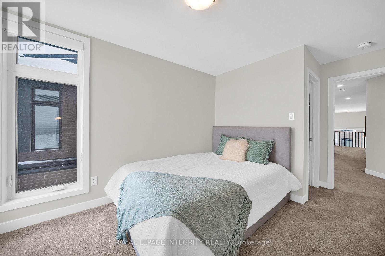 1078 Lunar Glow Crescent