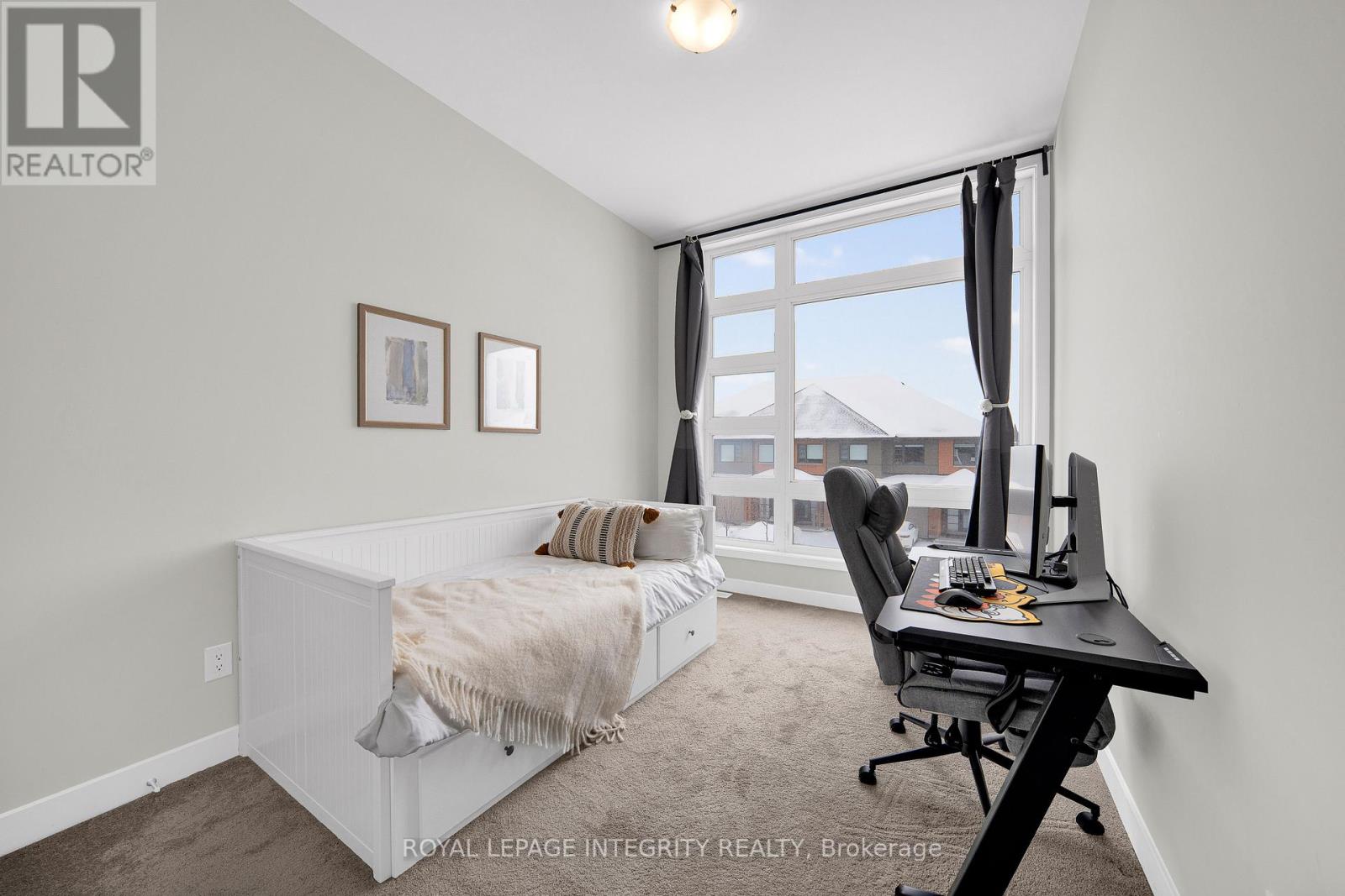 1078 Lunar Glow Crescent