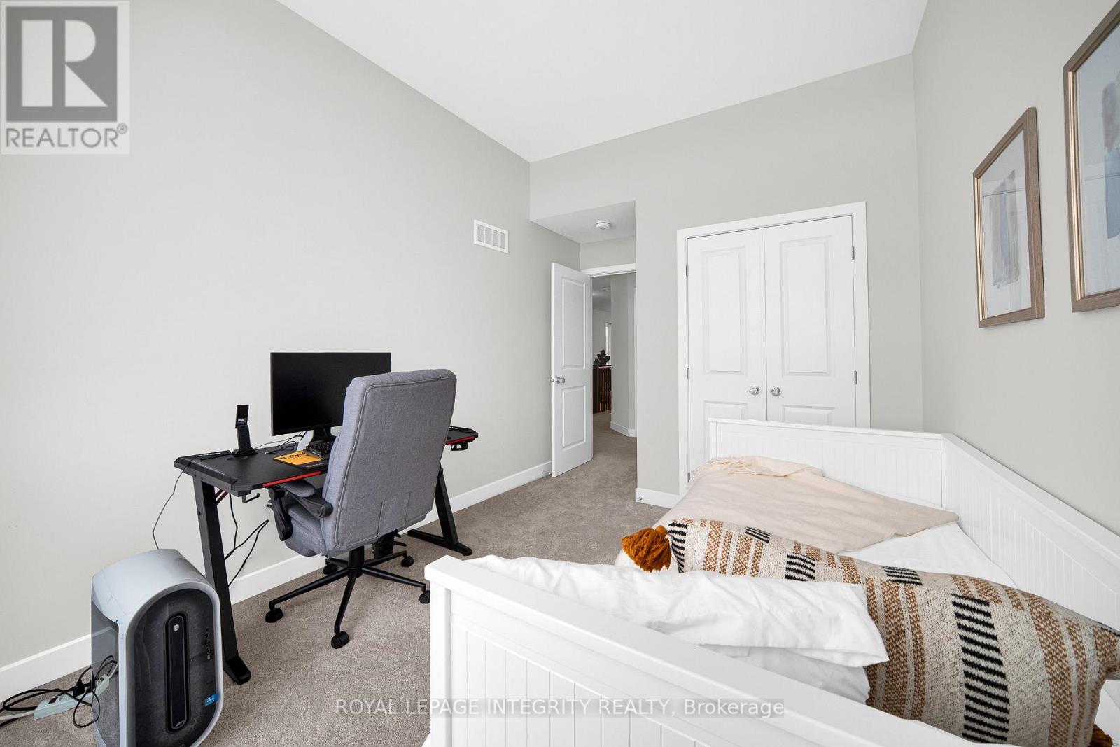 1078 Lunar Glow Crescent