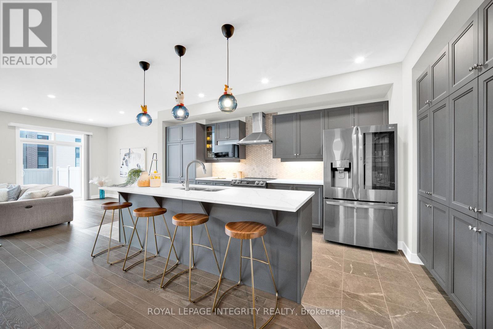 1078 Lunar Glow Crescent