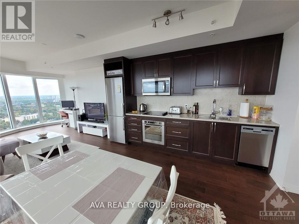 3308 - 805 Carling Ave Avenue W