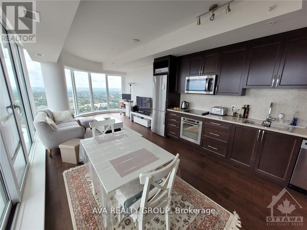 3308 - 805 Carling Ave Avenue W