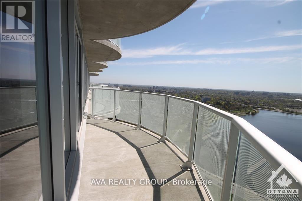 3308 - 805 Carling Ave Avenue W