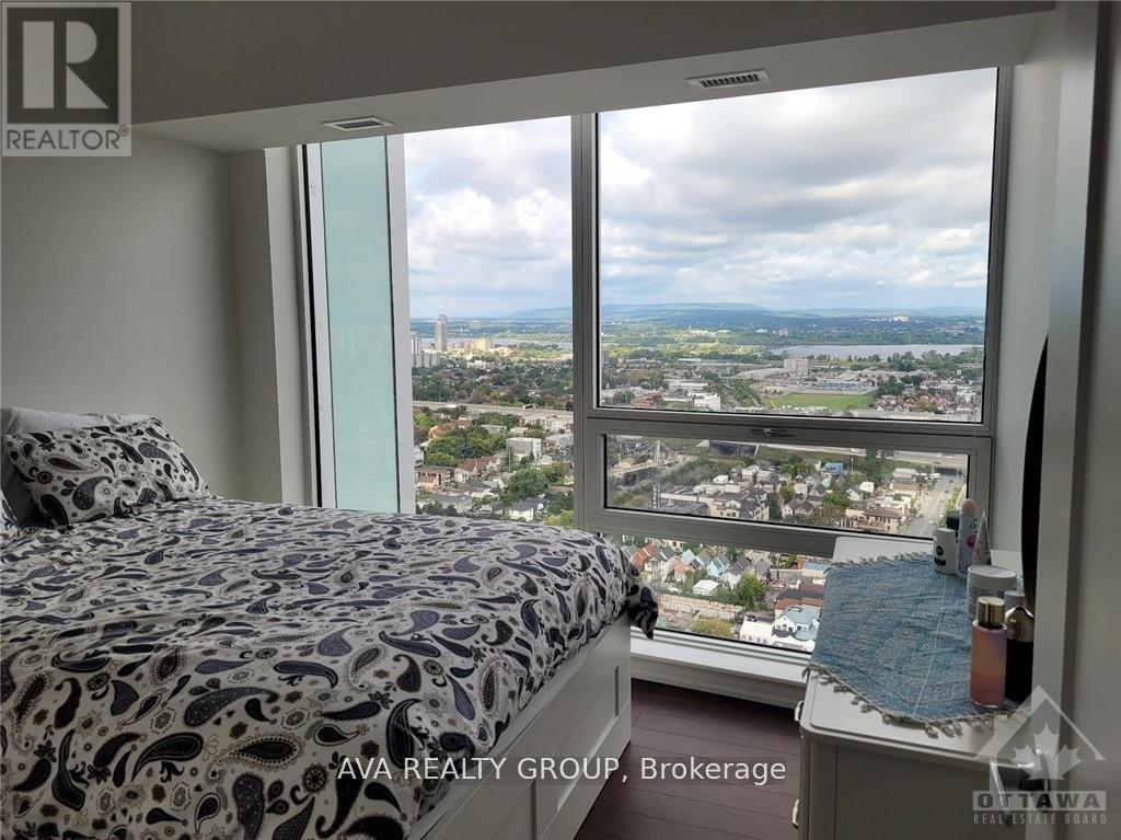 3308 - 805 Carling Ave Avenue W