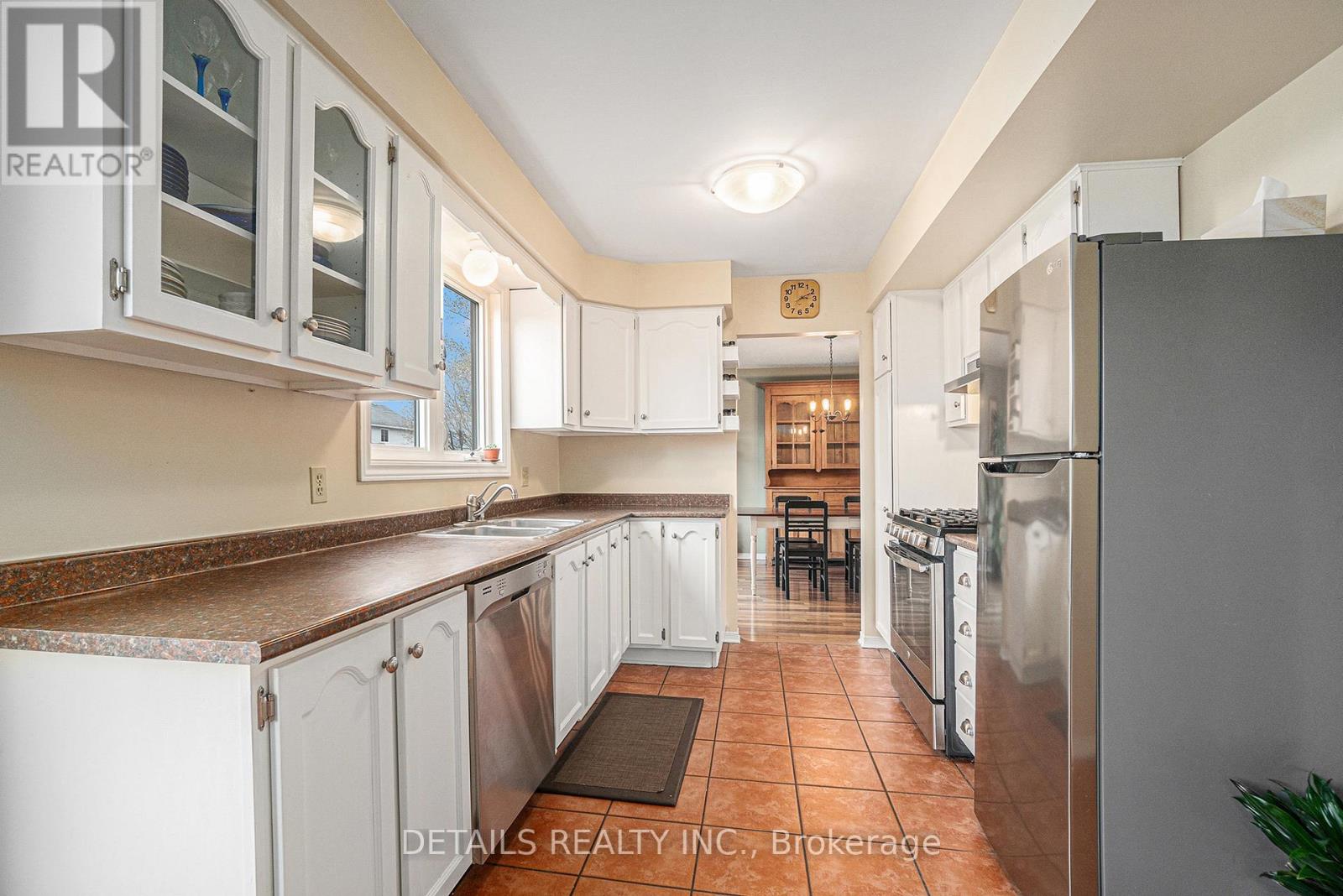 221 Macdougall Street