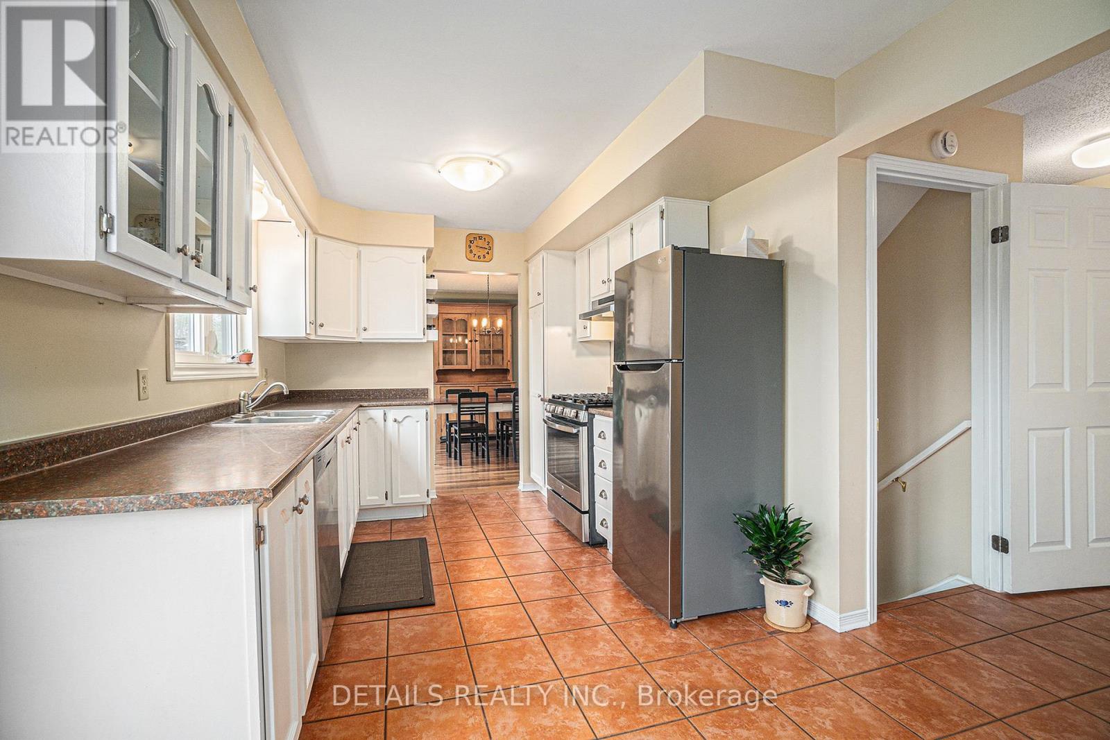 221 Macdougall Street