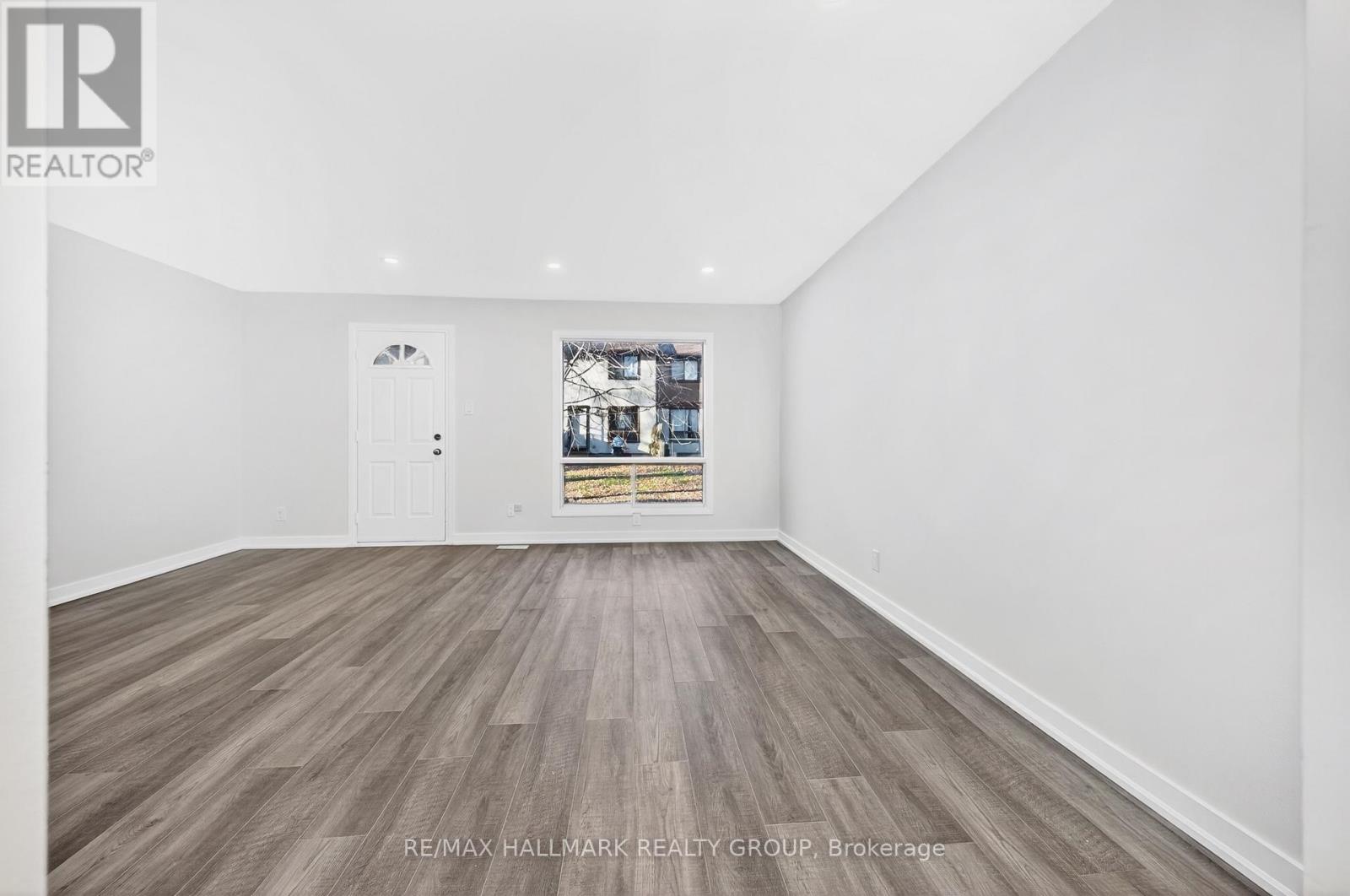 111 - 1457 Murdock Gate