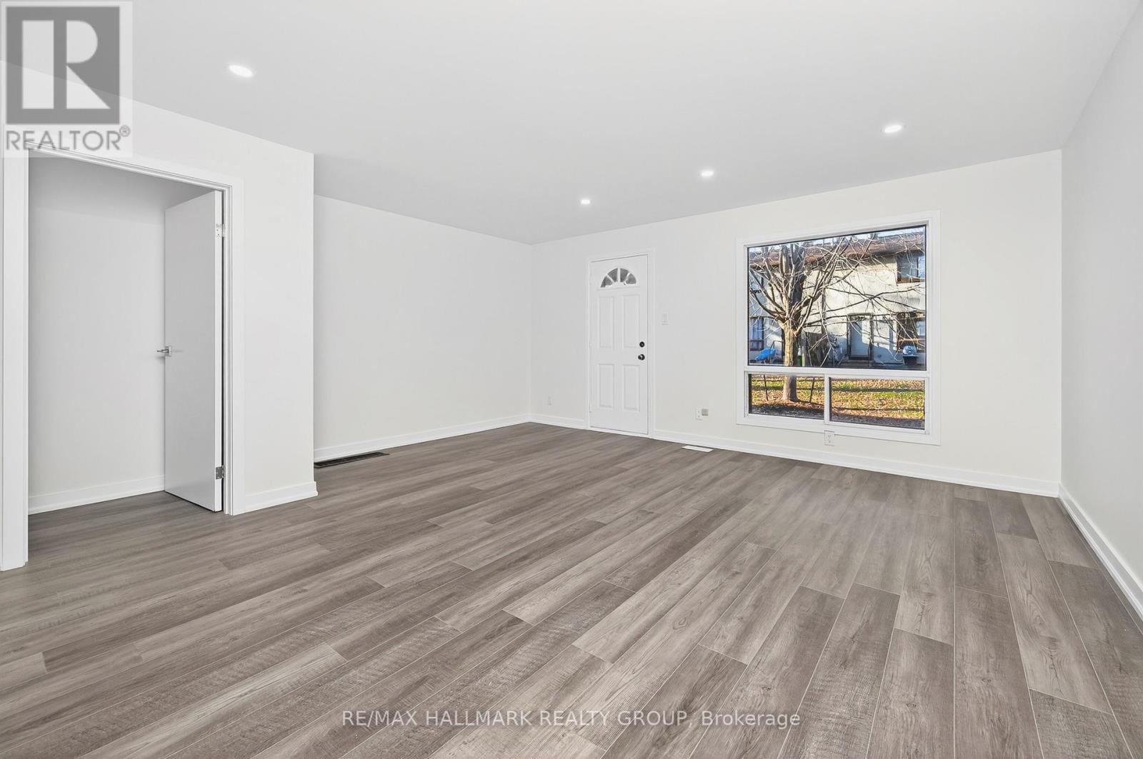 111 - 1457 Murdock Gate