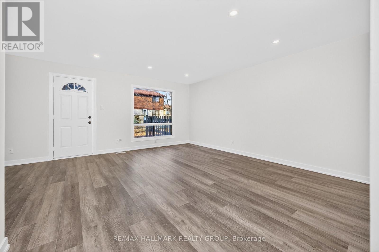 111 - 1457 Murdock Gate