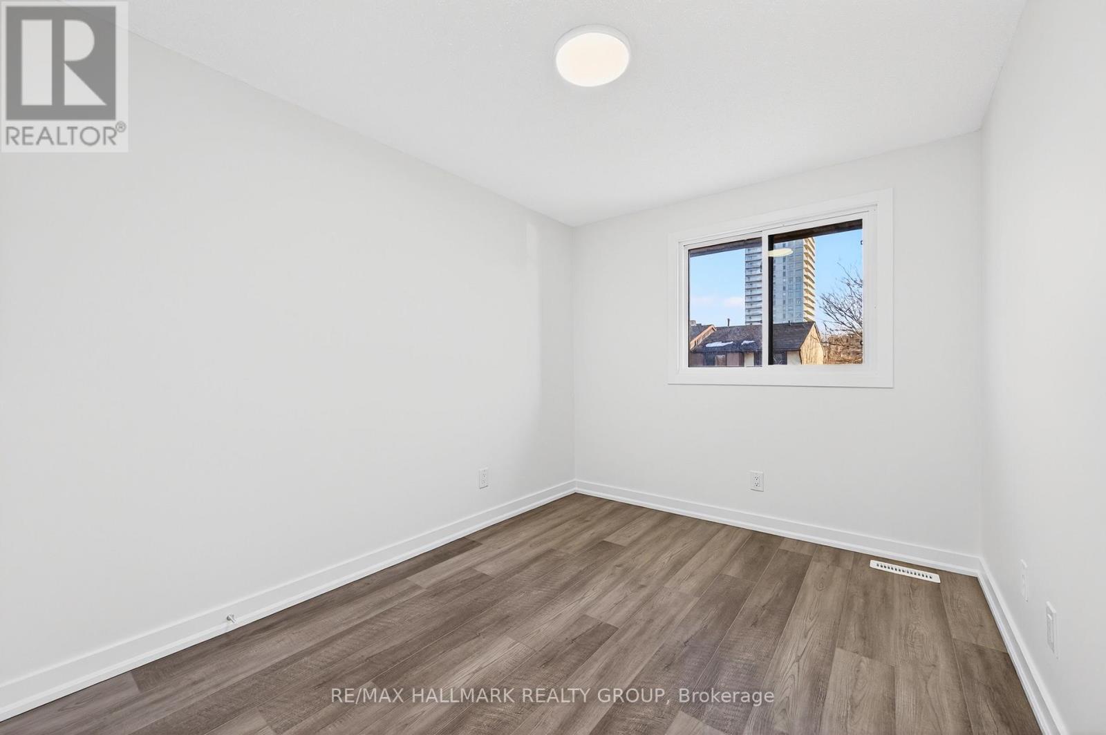 111 - 1457 Murdock Gate