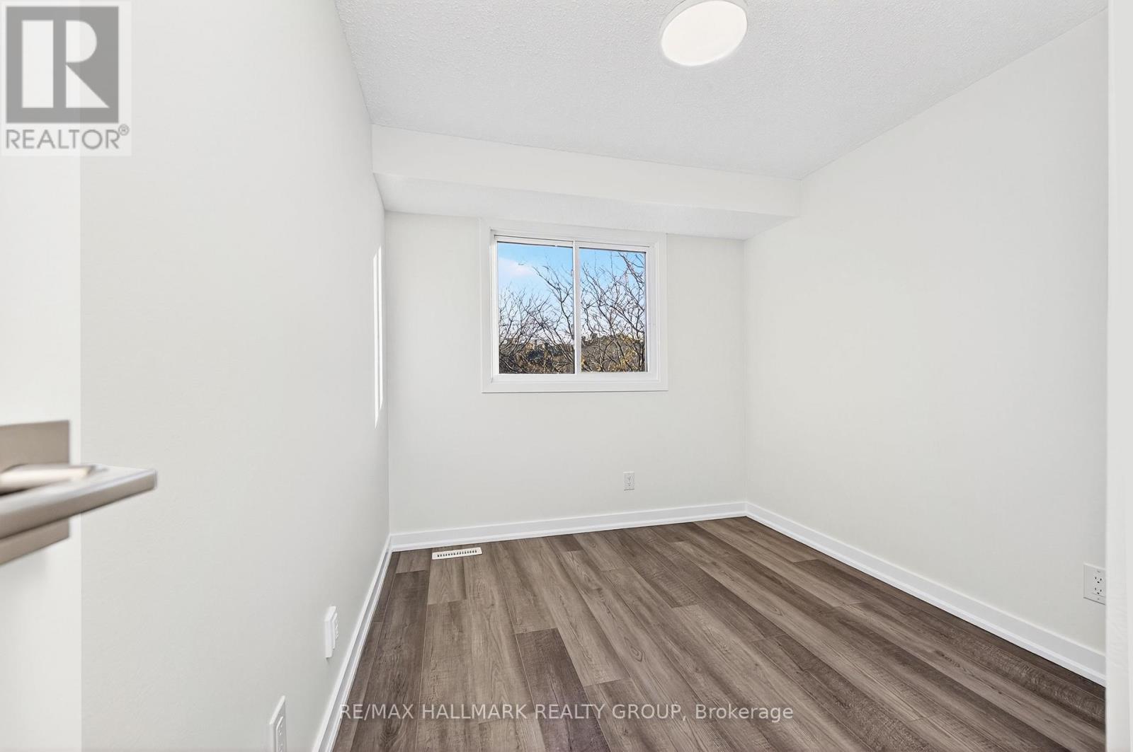 111 - 1457 Murdock Gate