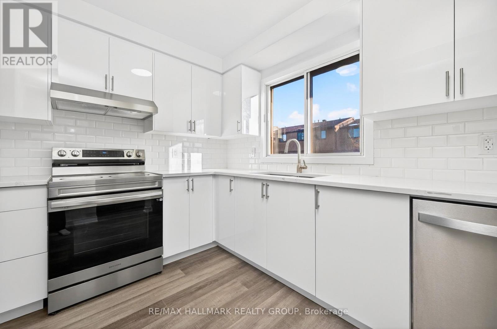 111 - 1457 Murdock Gate