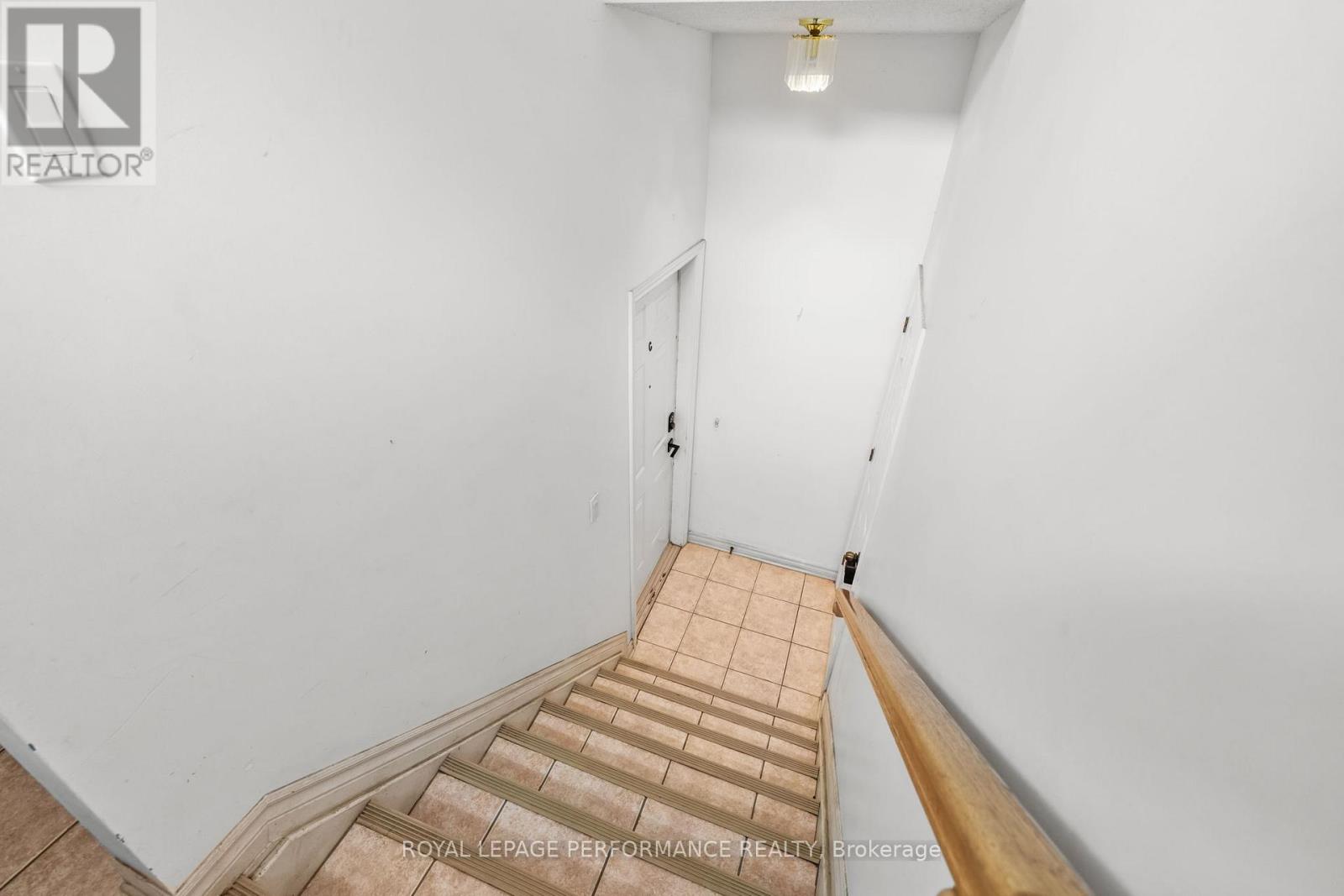 1c - 75 Lapointe Boulevard