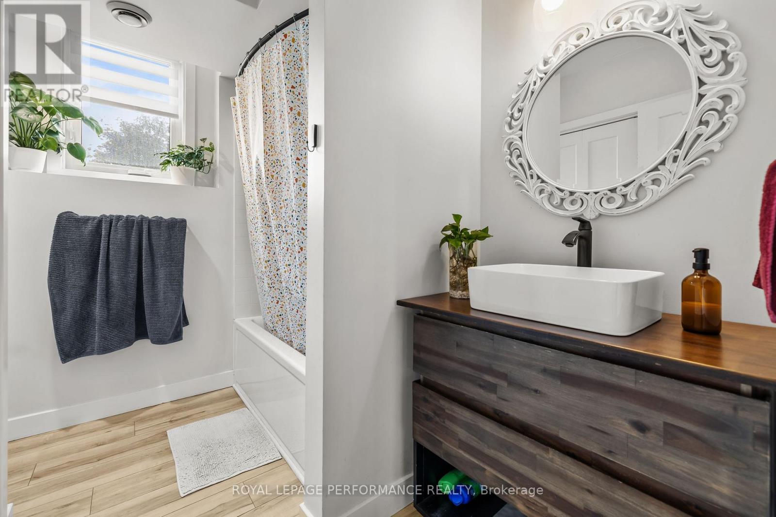 1c - 75 Lapointe Boulevard