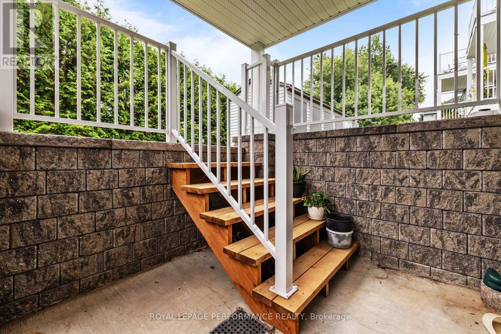 1c - 75 Lapointe Boulevard