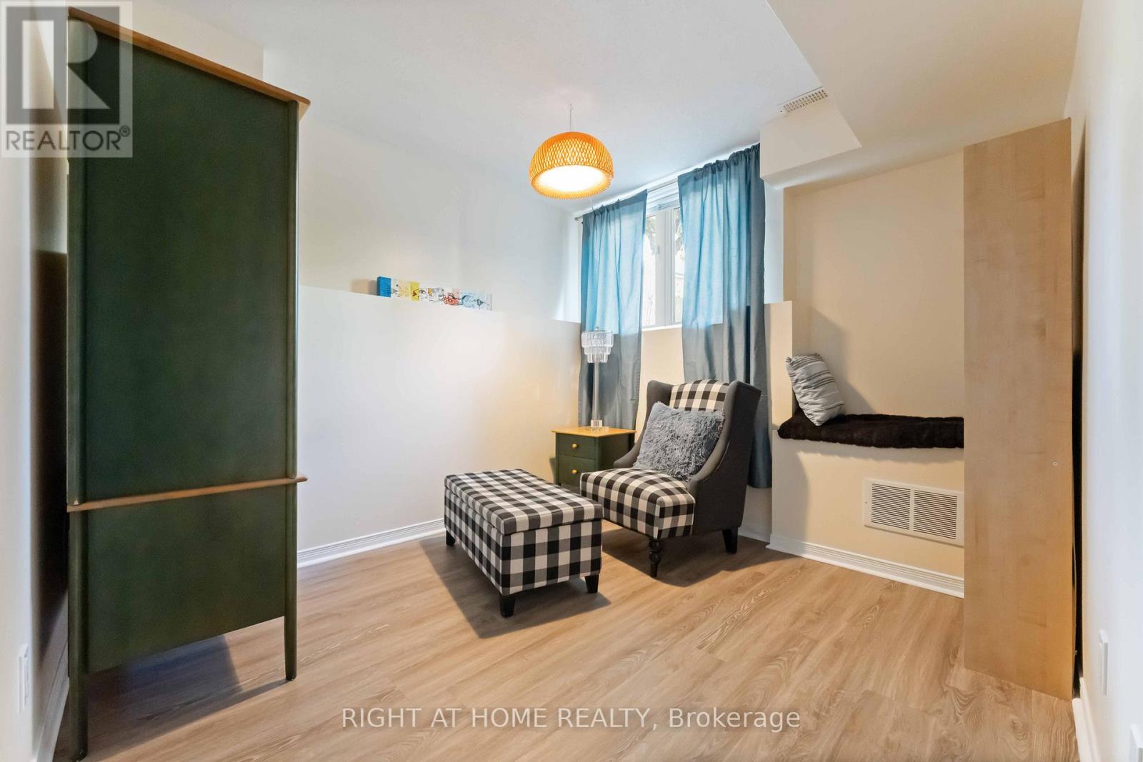 67 Strathaven Private