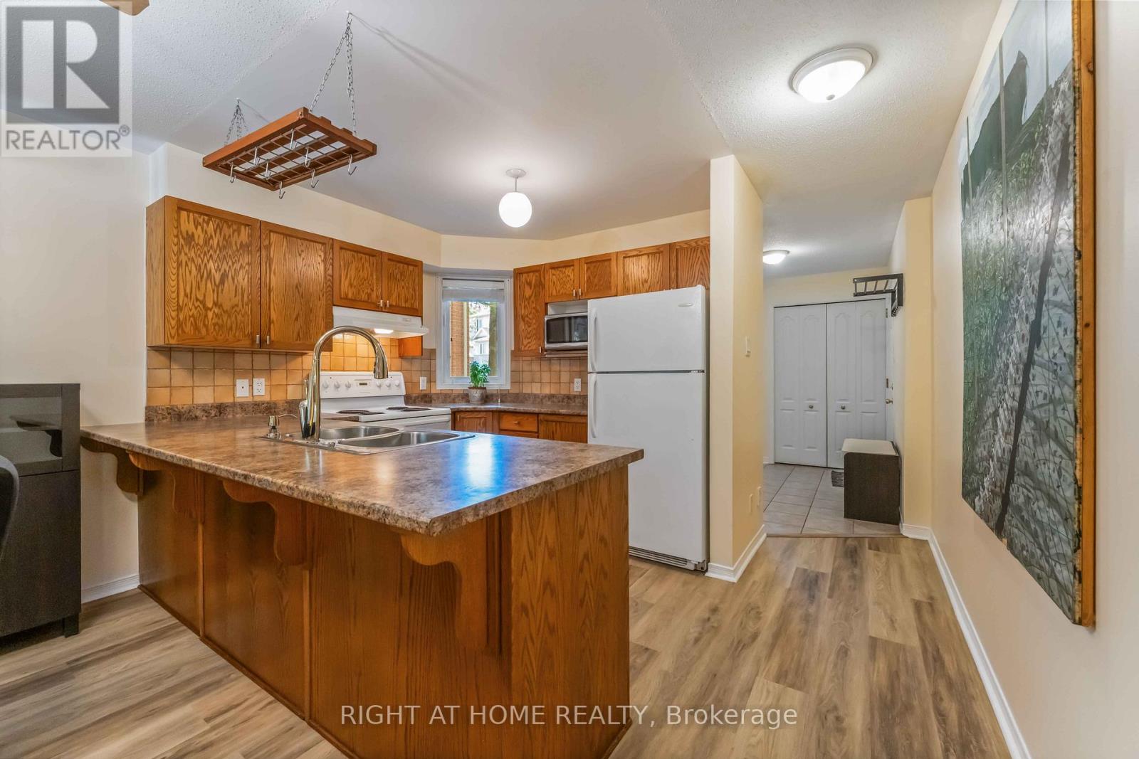 67 Strathaven Private