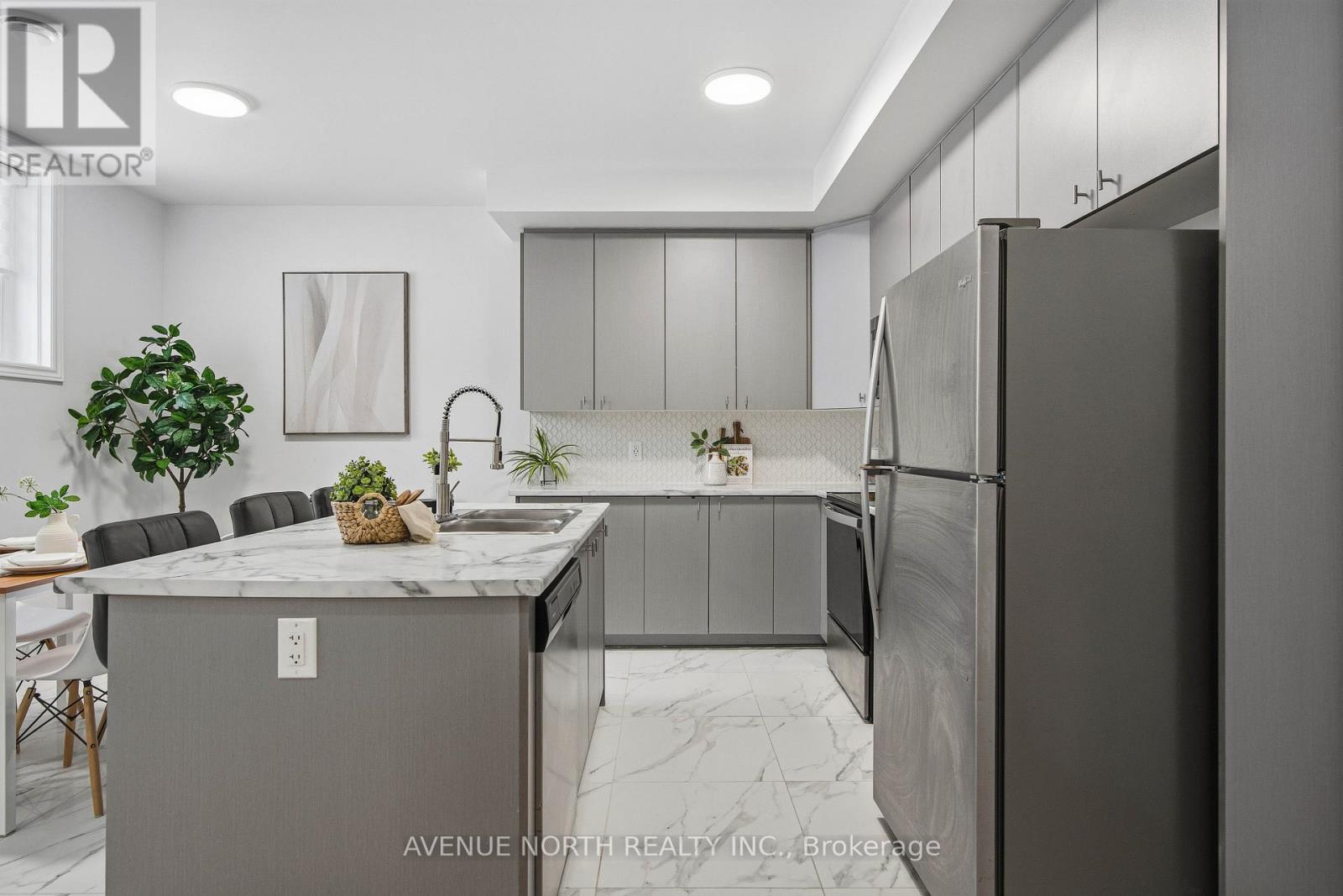 Unit J - 725 Dearborn Private