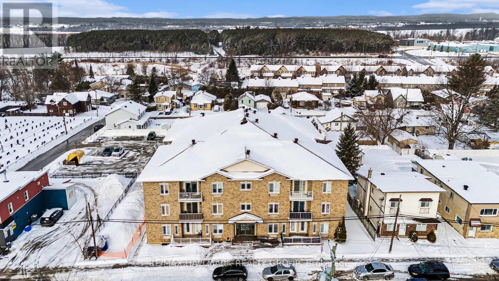 208 - 1026 Laurier Street