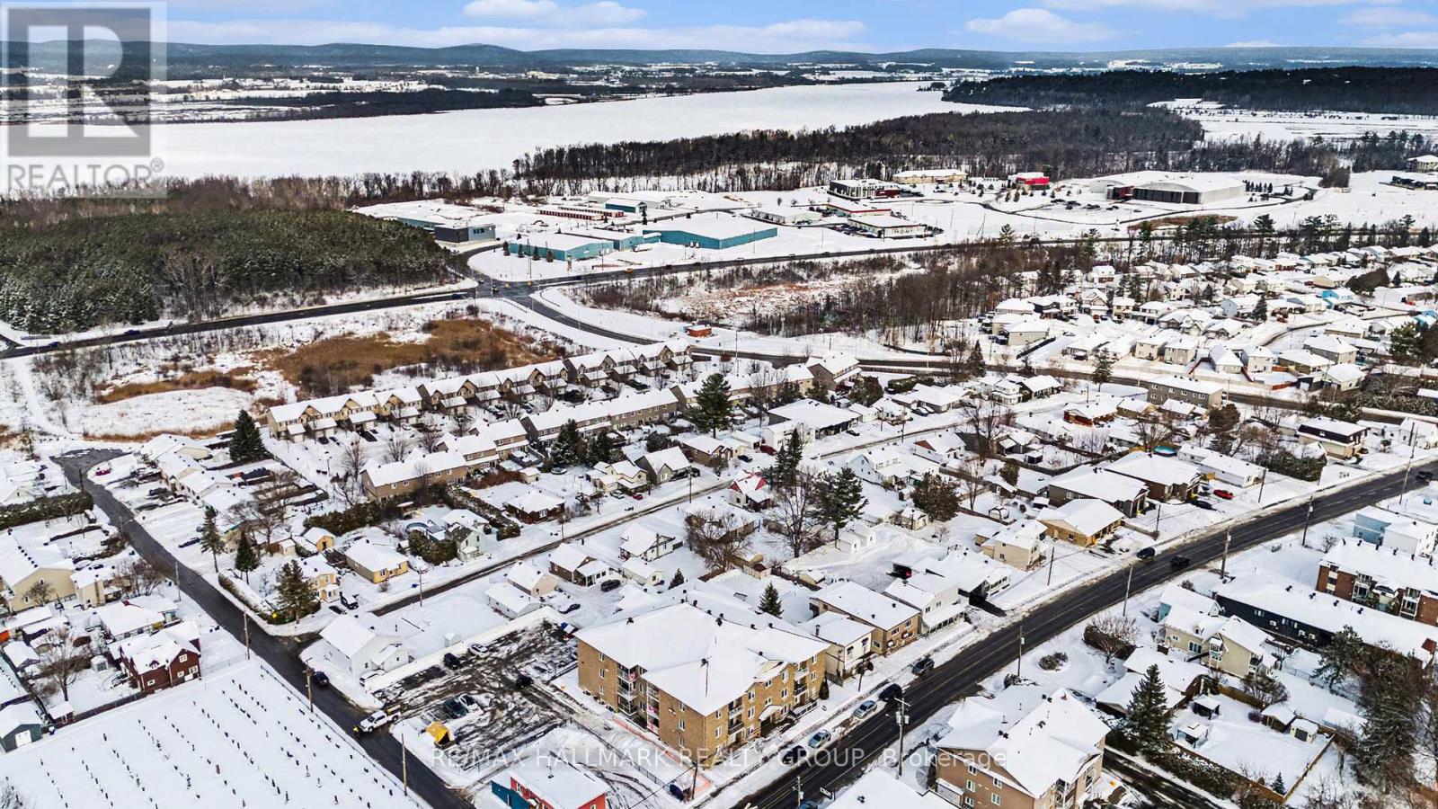 208 - 1026 Laurier Street