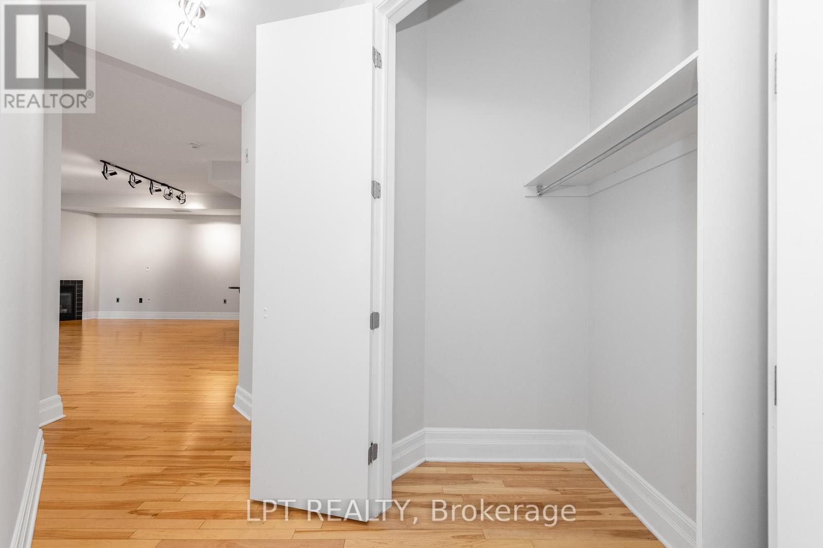 606 - 375 Lisgar Street