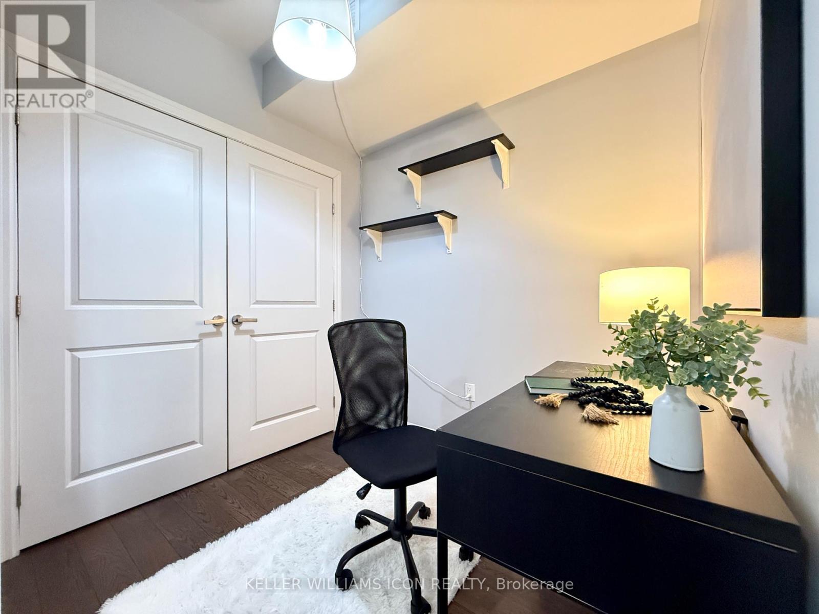 801 - 90 Landry Street