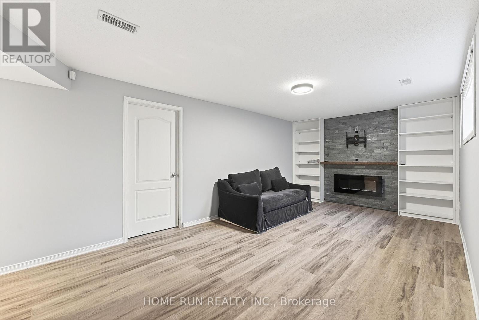 104 Eye Bright Crescent