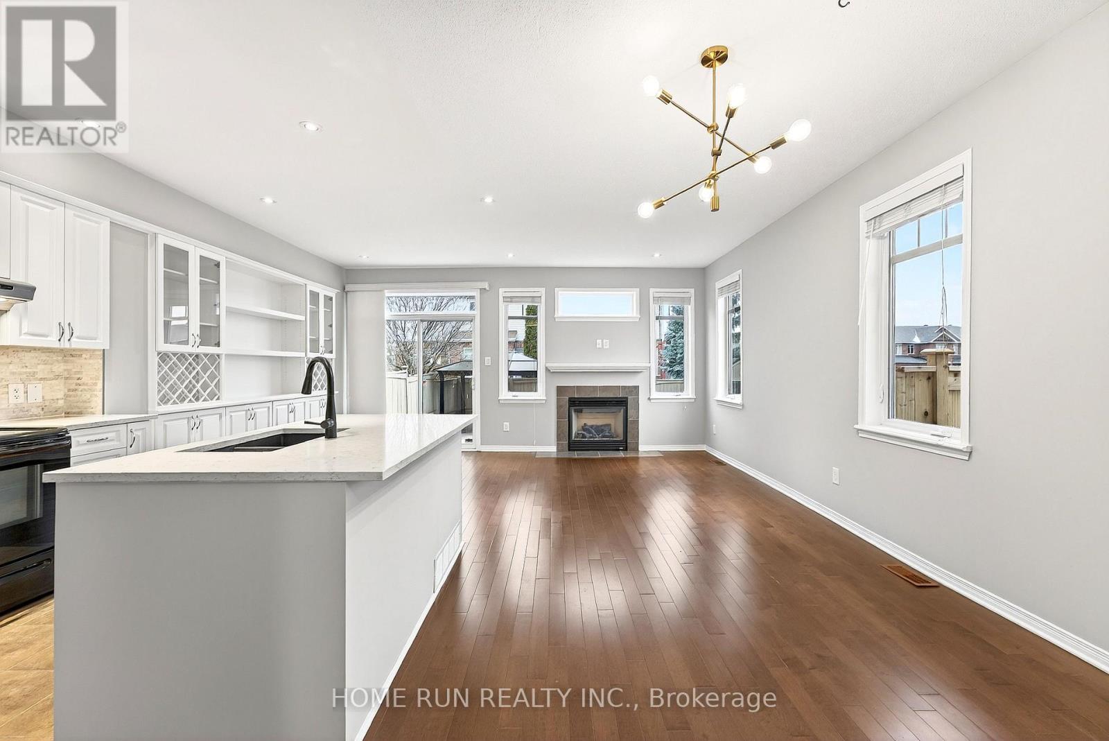 104 Eye Bright Crescent