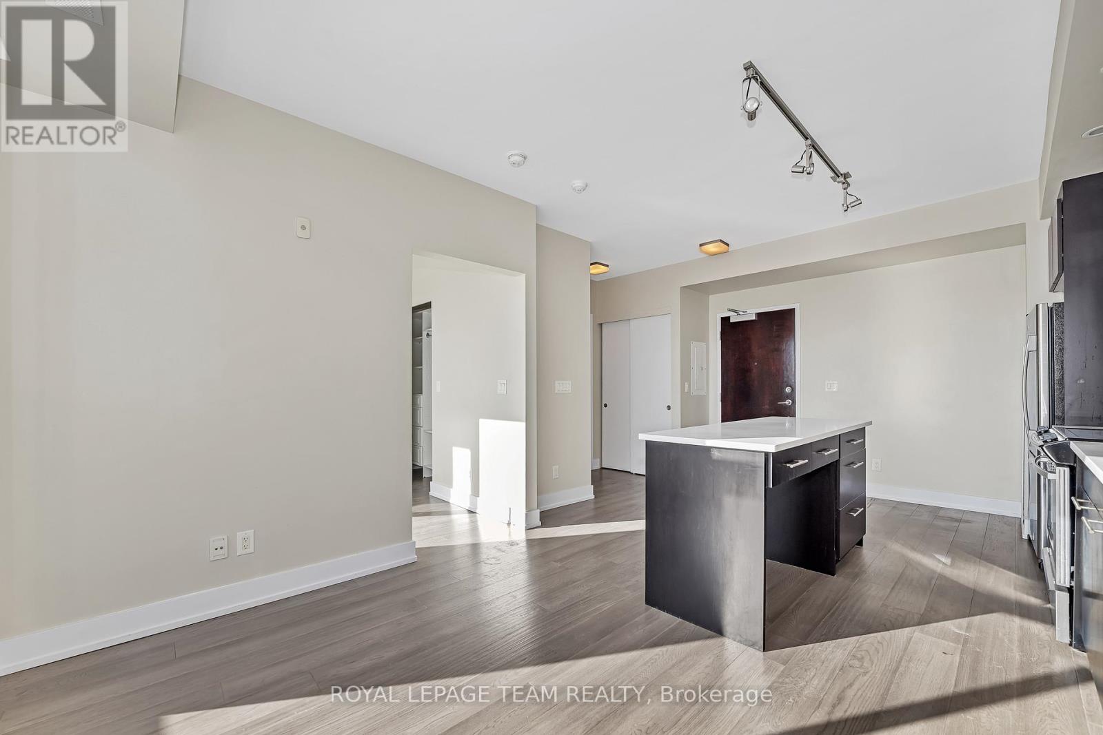 717 - 360 Patricia Avenue