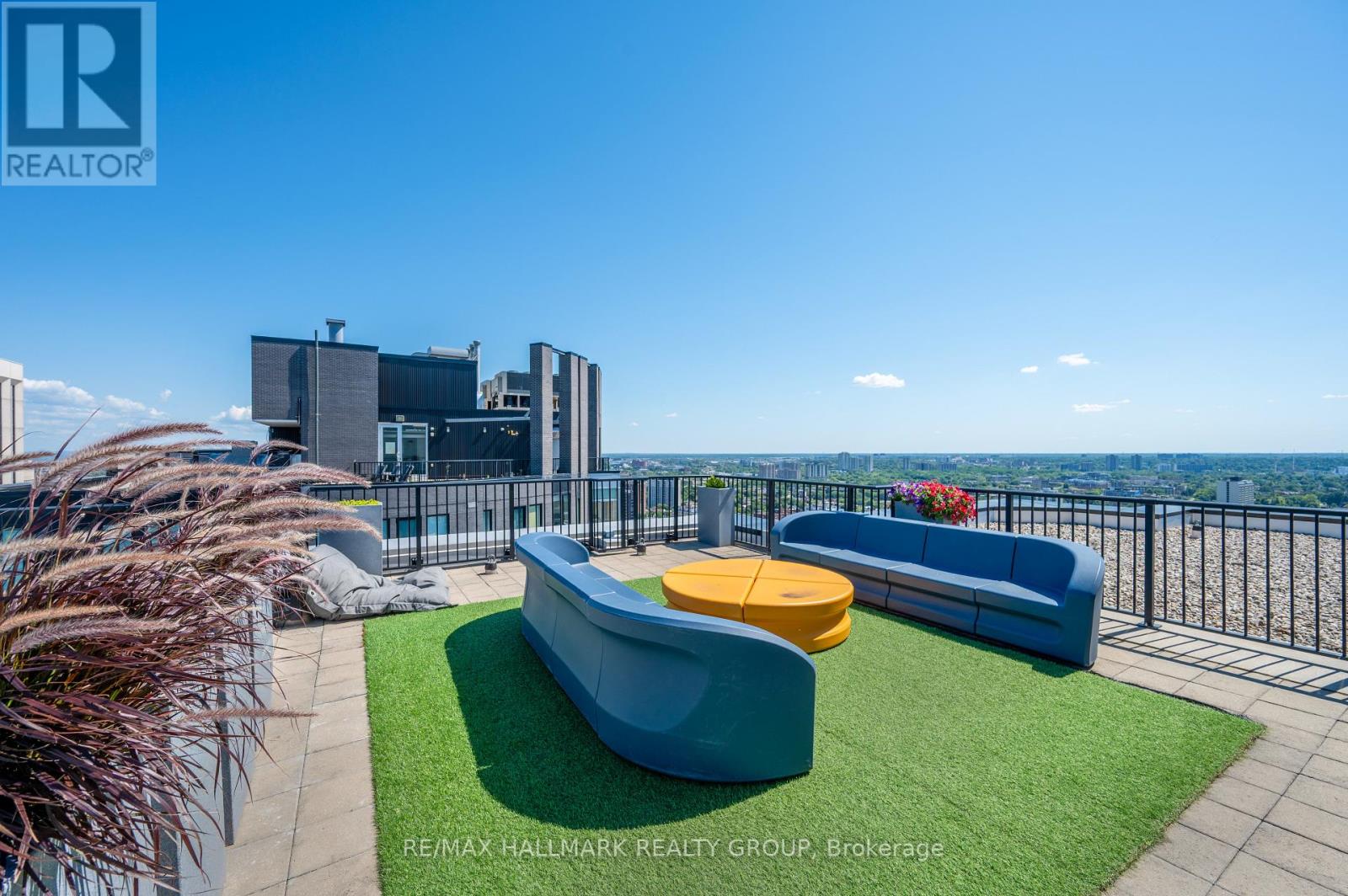 2104 - 179 Metcalfe Street