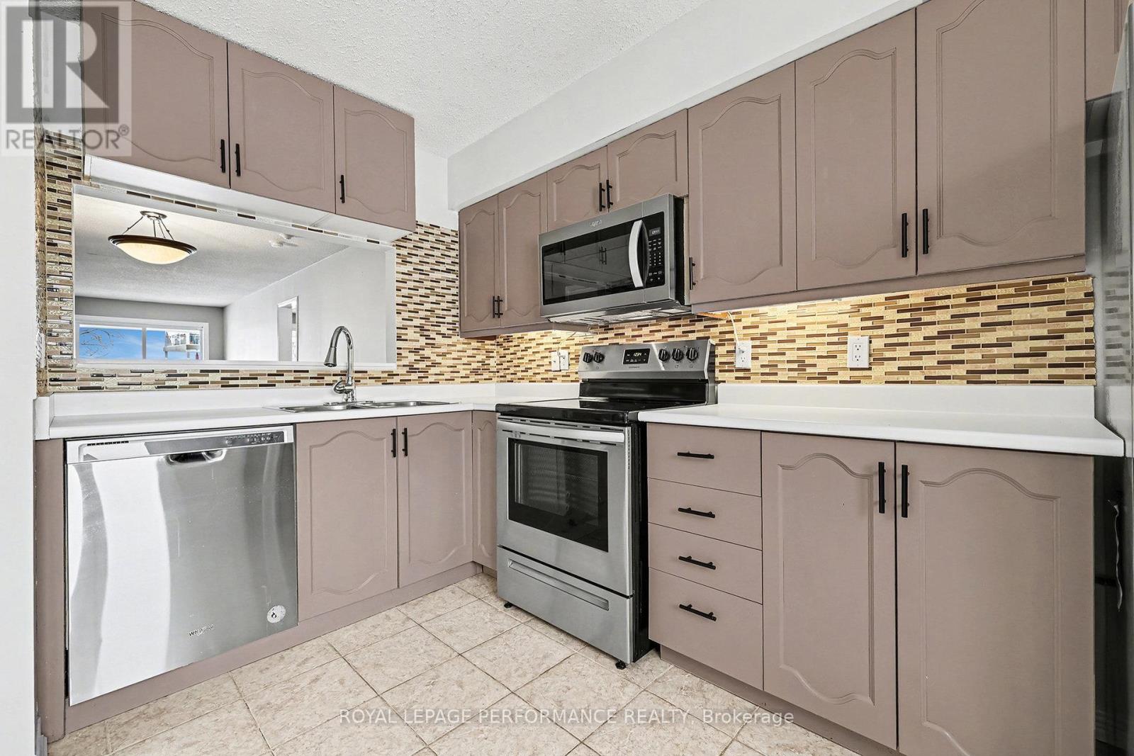 D6 - 160 Edwards Street