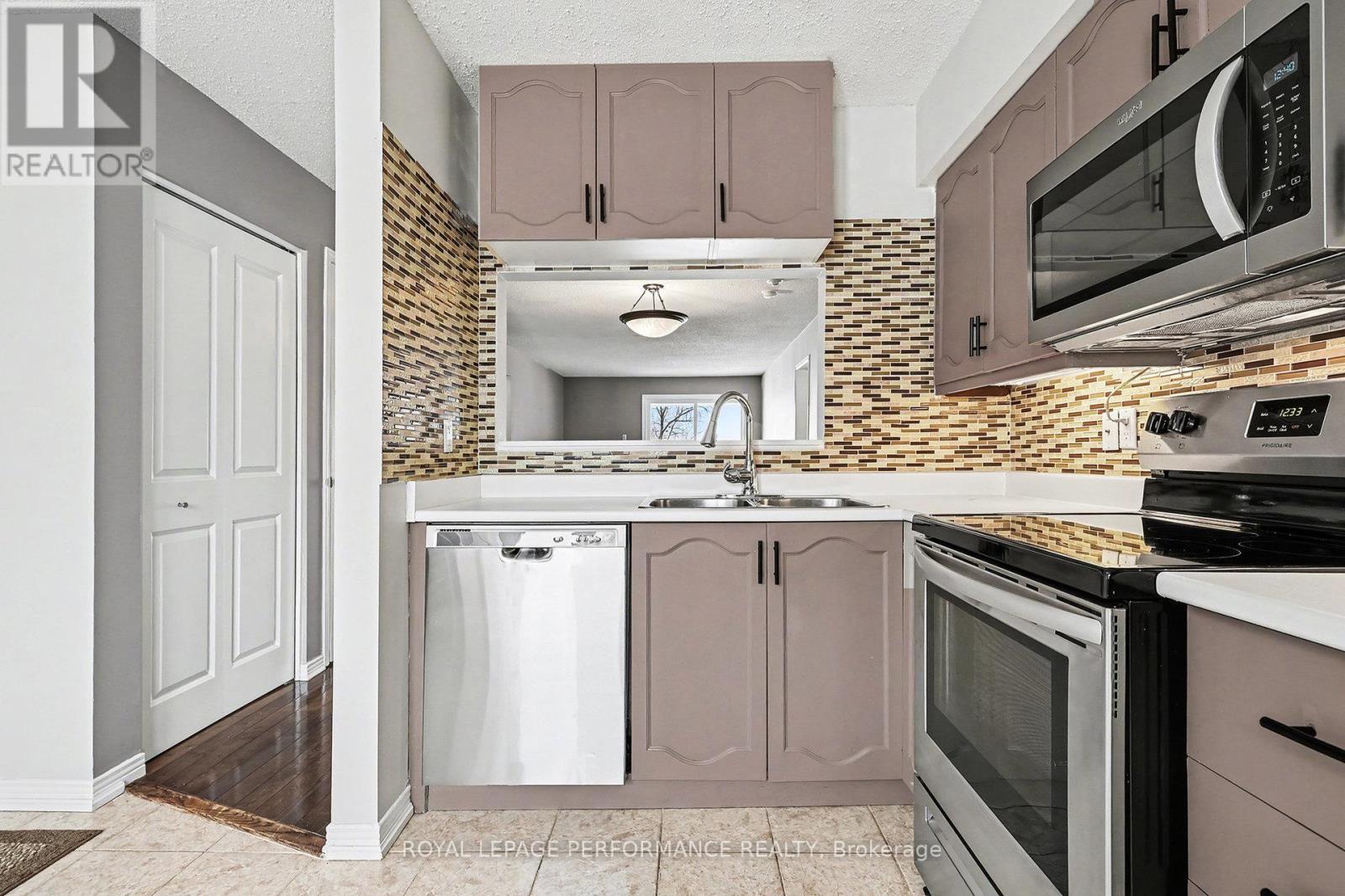 D6 - 160 Edwards Street