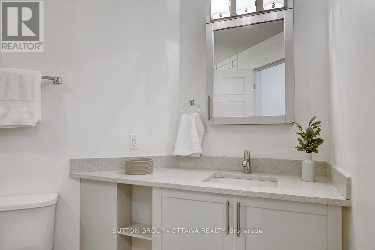 903 - 330 Titan Private