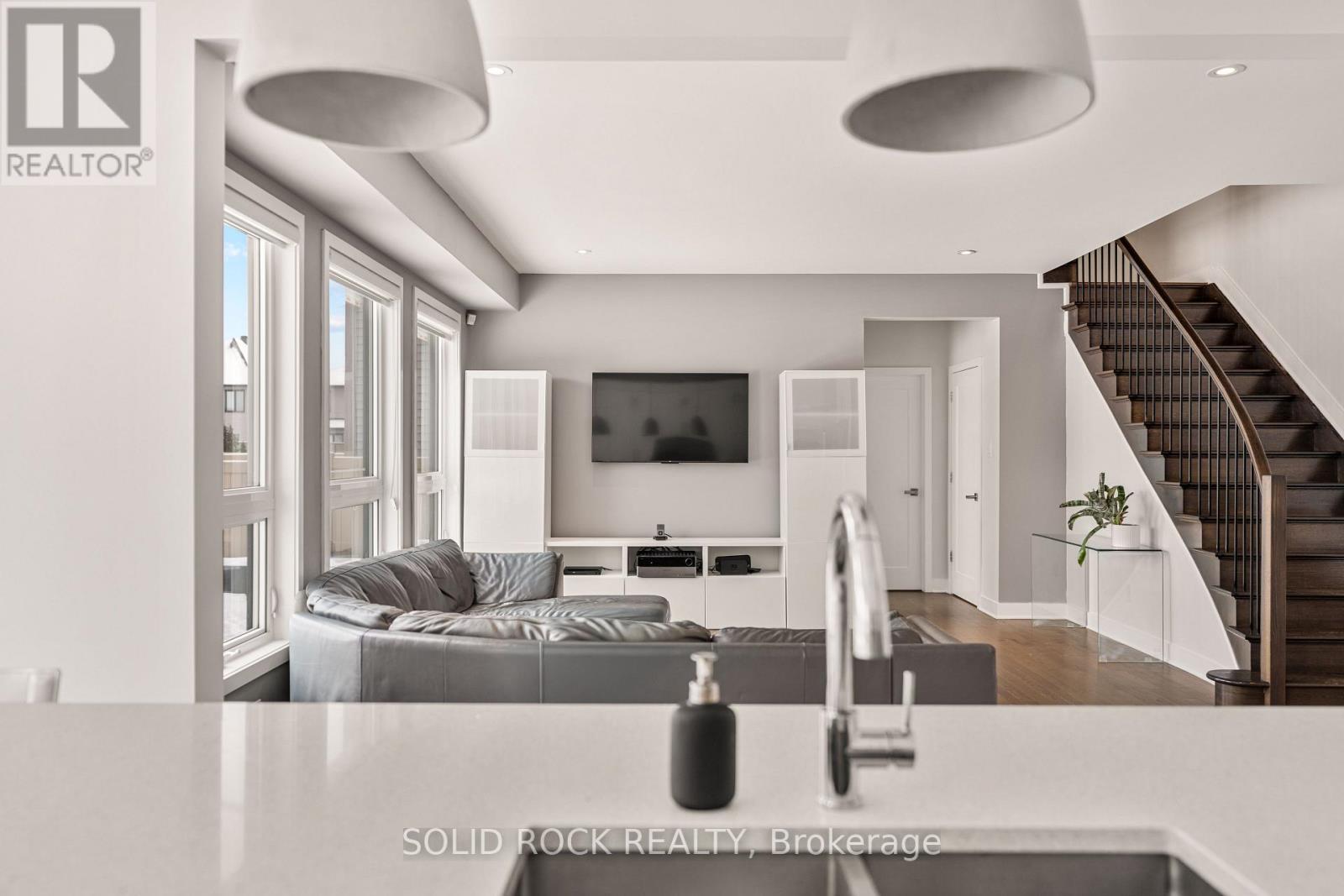 242 Shinleaf Crescent