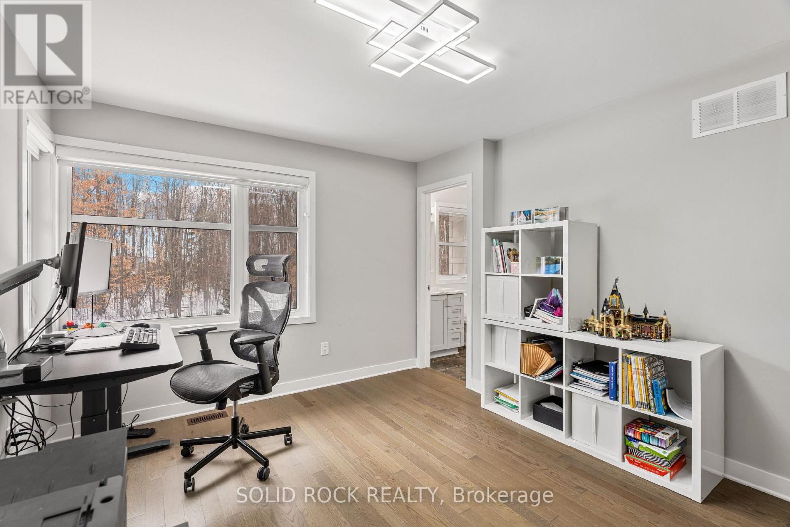 242 Shinleaf Crescent