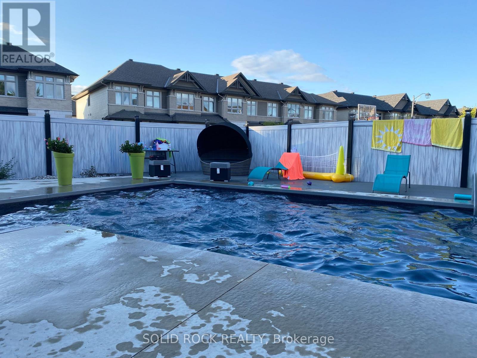 242 Shinleaf Crescent