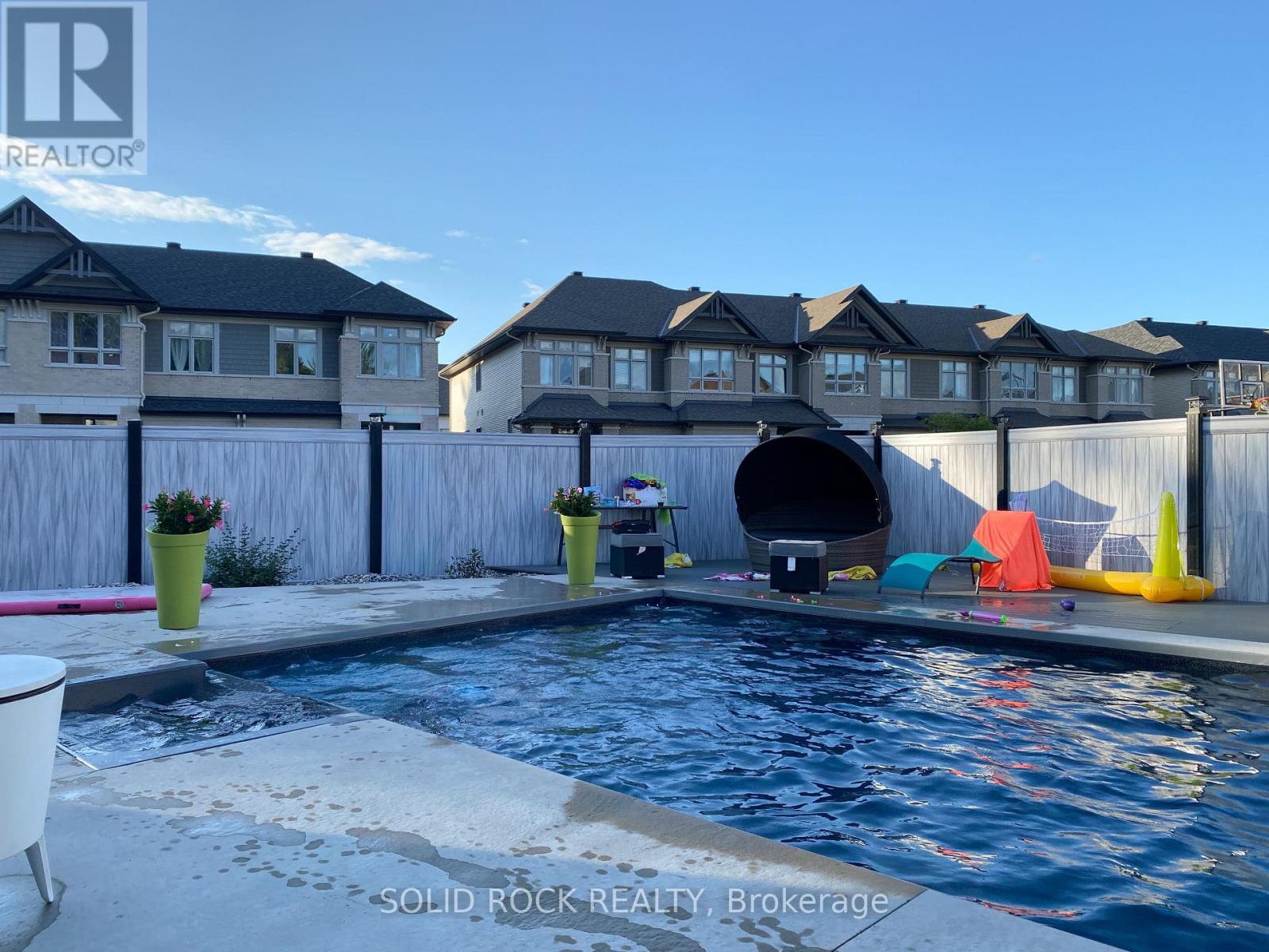 242 Shinleaf Crescent