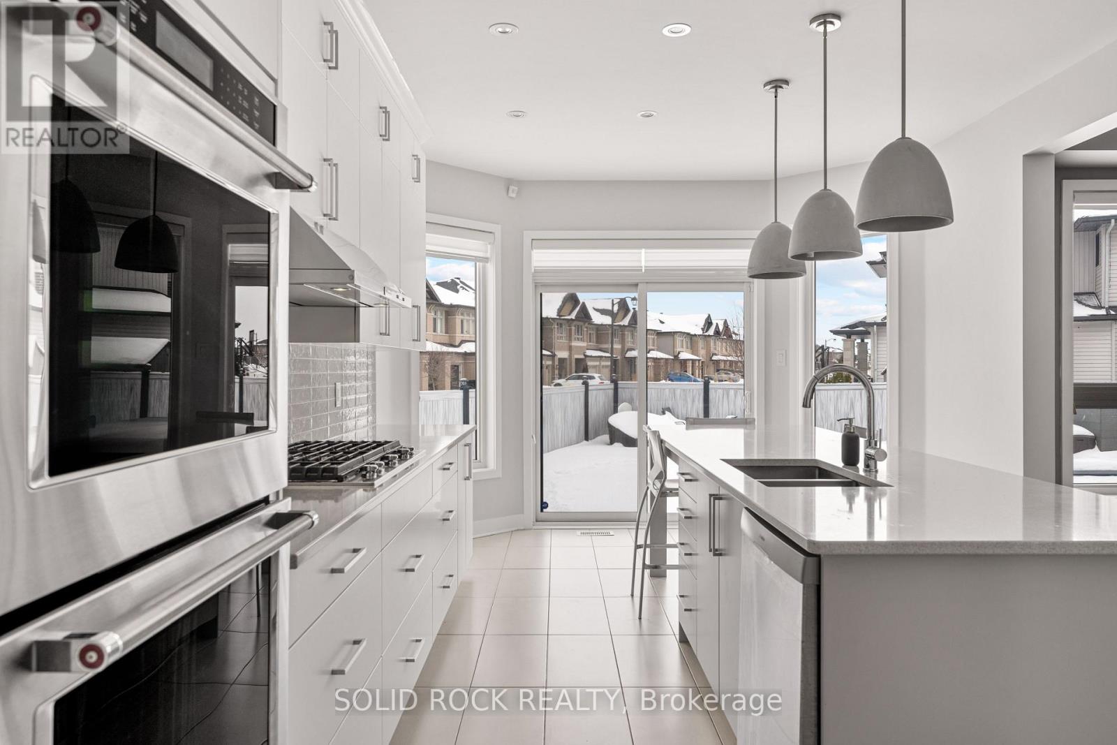 242 Shinleaf Crescent